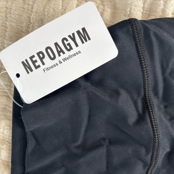 Nepoagym Fitness  Classic Black Leggings Inseam 22” Women’s Size Small NWT - Picture 4 of 4